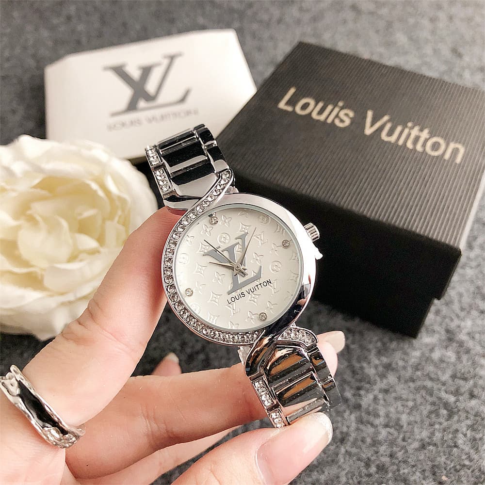 Des modèles de créateurs de grandes marques européennes et américaines avec des lettres de mode en diamant et des montres en alliage exquises