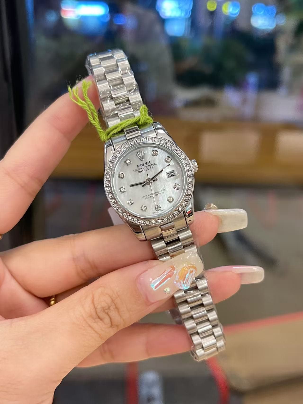 Montre femme édition limitée 28 mm, verre saphir AAA serti de diamants, bracelet en acier massif 316, mouvement à quartz, cadeau d'anniversaire.
