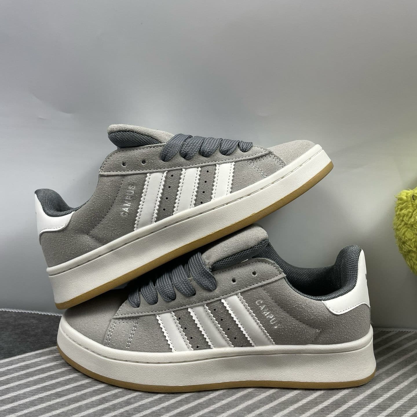 Chunyuan Clover 00s Classic Carbon Grey Black Bread Chaussures de sport polyvalentes pour hommes et femmes sur le campus