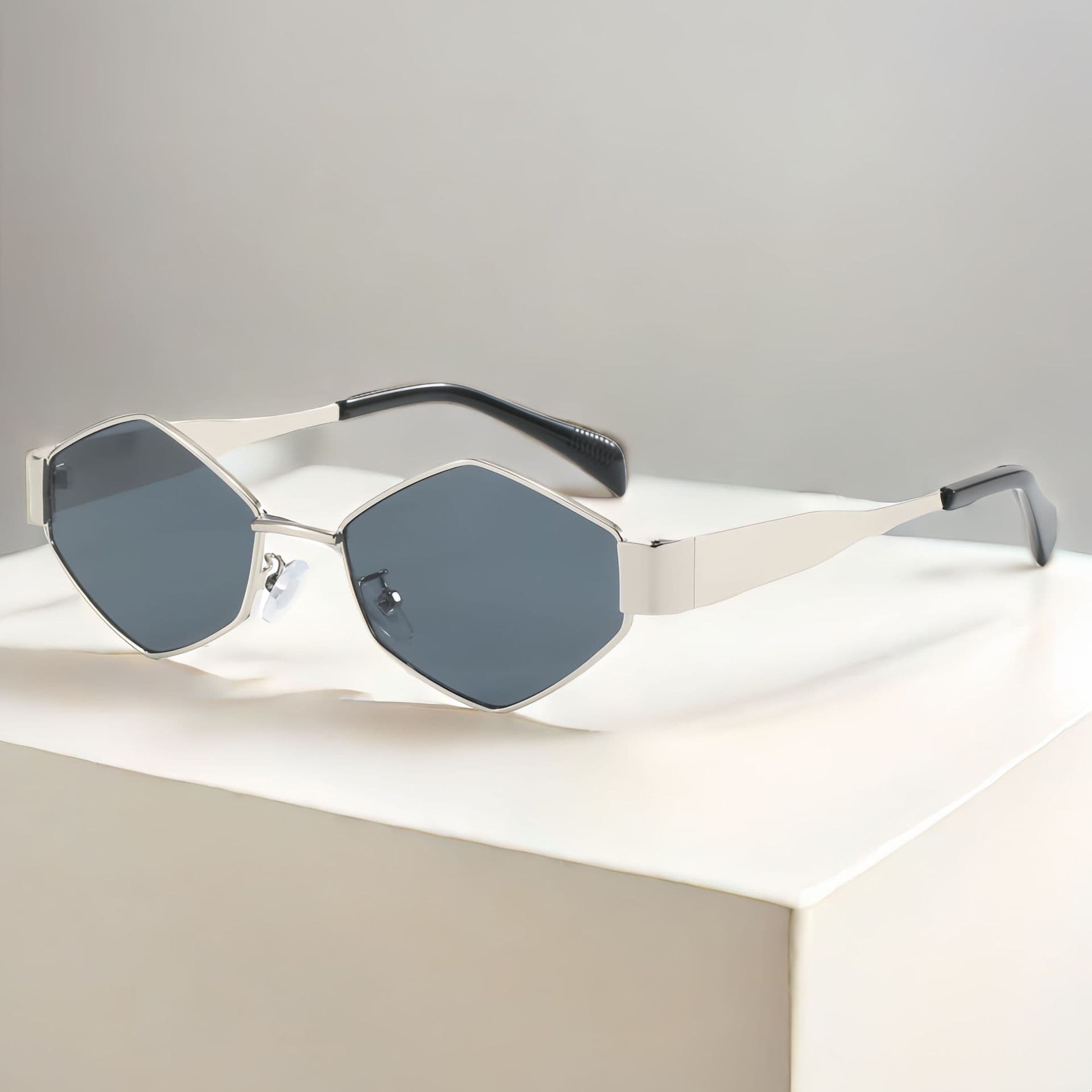 Lunettes de soleil ovales unisexes à verres tendance, petites lunettes de soleil rondes en métal tendance pour hommes et femmes