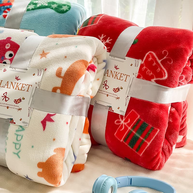 1pc Christmas Thickened Flannel Blanket Red Coral Plush Blanket Air-conditioned Blanket Gift Modern And Simple Polyester