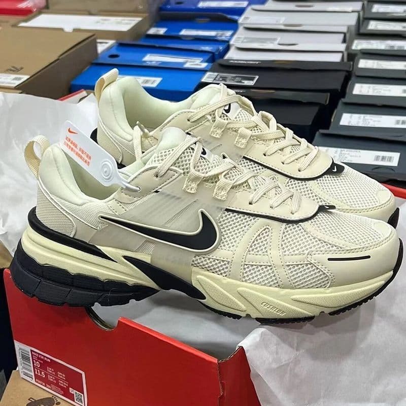 V2K Run Chunyuan Silver Semelle épaisse Papa Polyvalent Hommes Femmes Campus Coussin d'air Chaussures de course et de sport décontractées ning