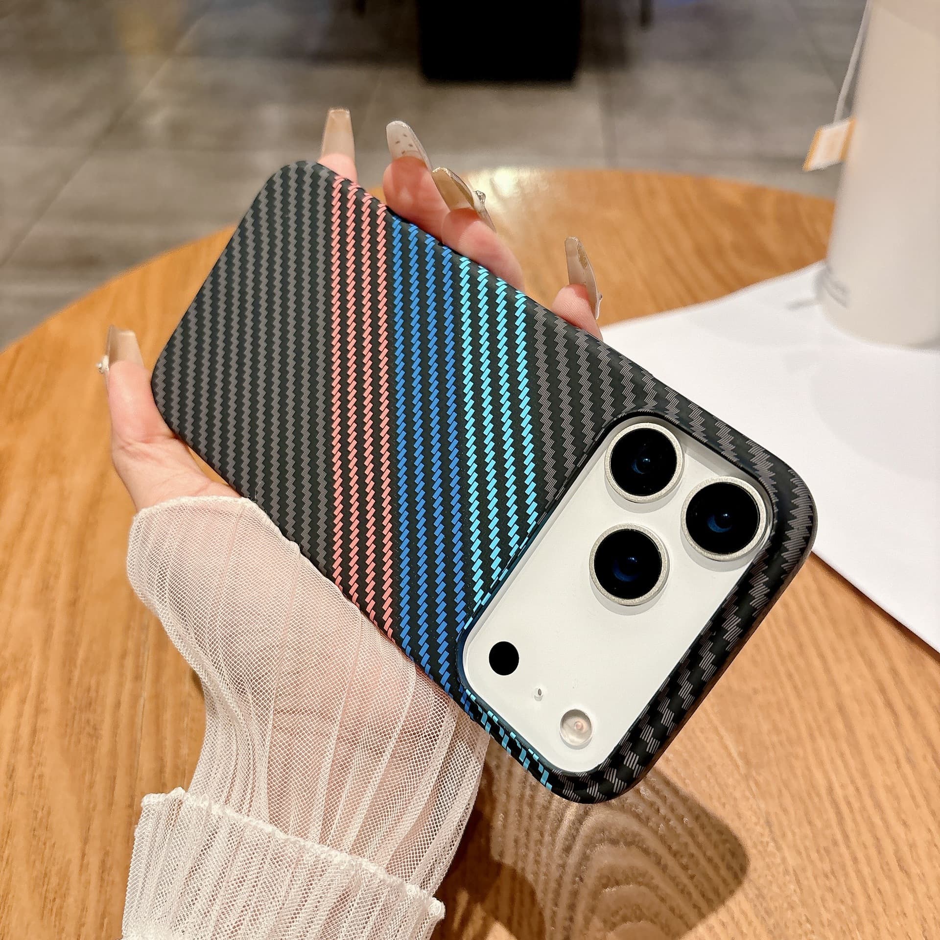 Coque de protection magnétique intégrée en fibre de carbone bicolore, compatible avec l'iPhone 17 Pro Max et l'iPhone 16.