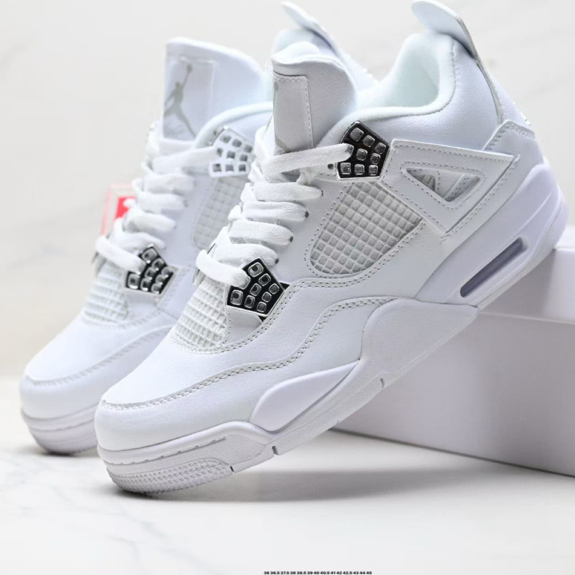 Baskets de basketball pratiques disponibles en blanc, vert, noir, jaune, rouge, bleu, modèles classiques Thunder Lightning, Jordan 4 montantes