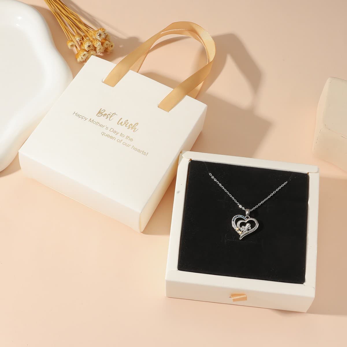 . Hot-Selling Mother's Day Heart-Shaped Fashionable Elegant Crown Copper Zircon Pendant Women's Necklace