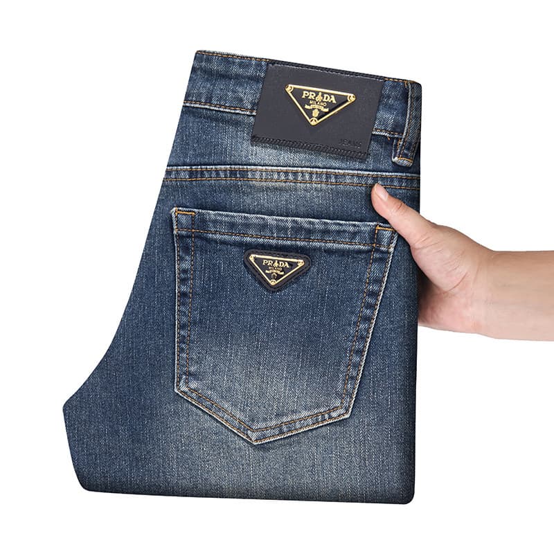 Jeans homme haut de gamme automne-hiver 2026, coupe slim stretch, style européen décontracté et tendance.