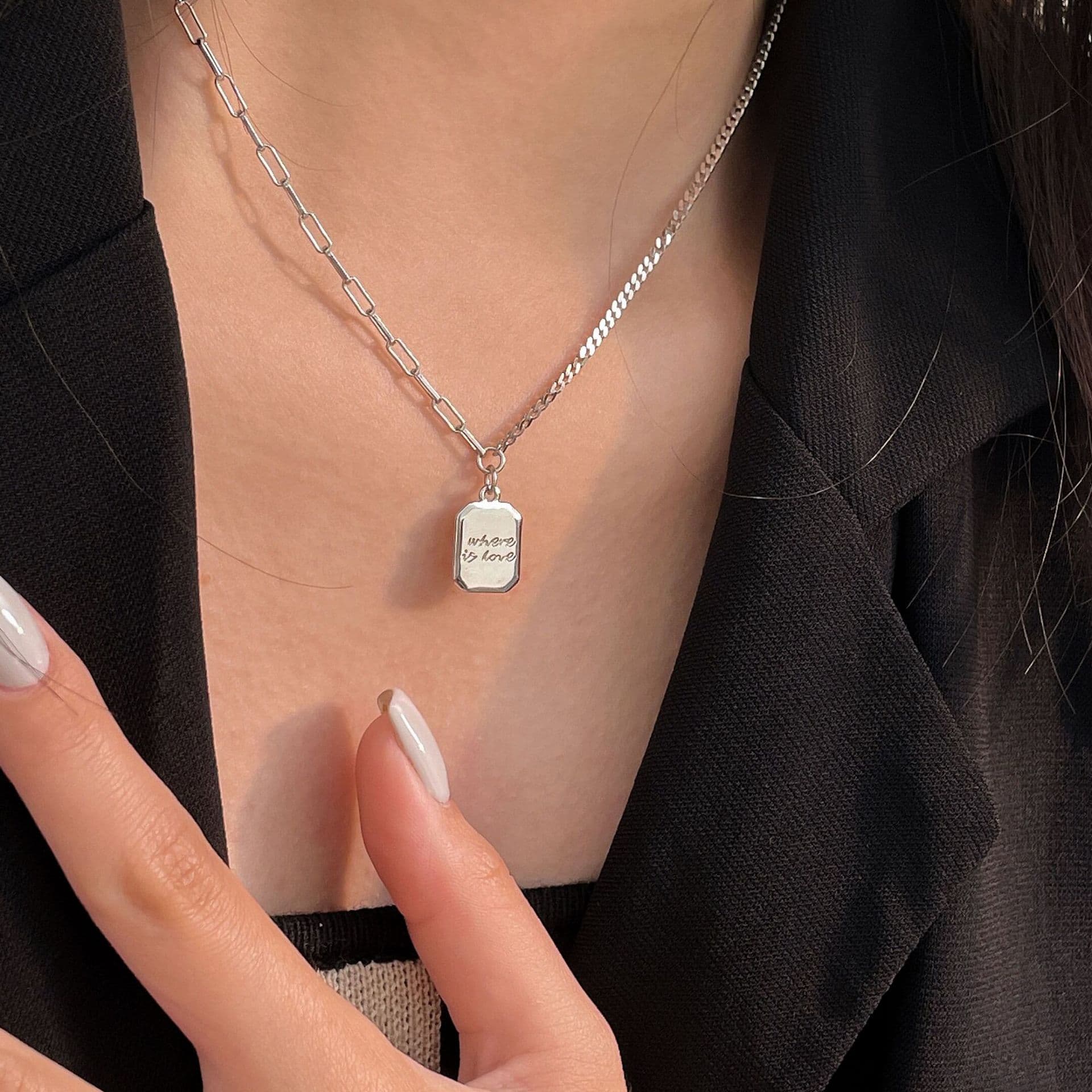 Yin Ruitai S Pure Silver Square Brand English Letter Necklace With A Female Crowd Design, Simple And Popular, Light