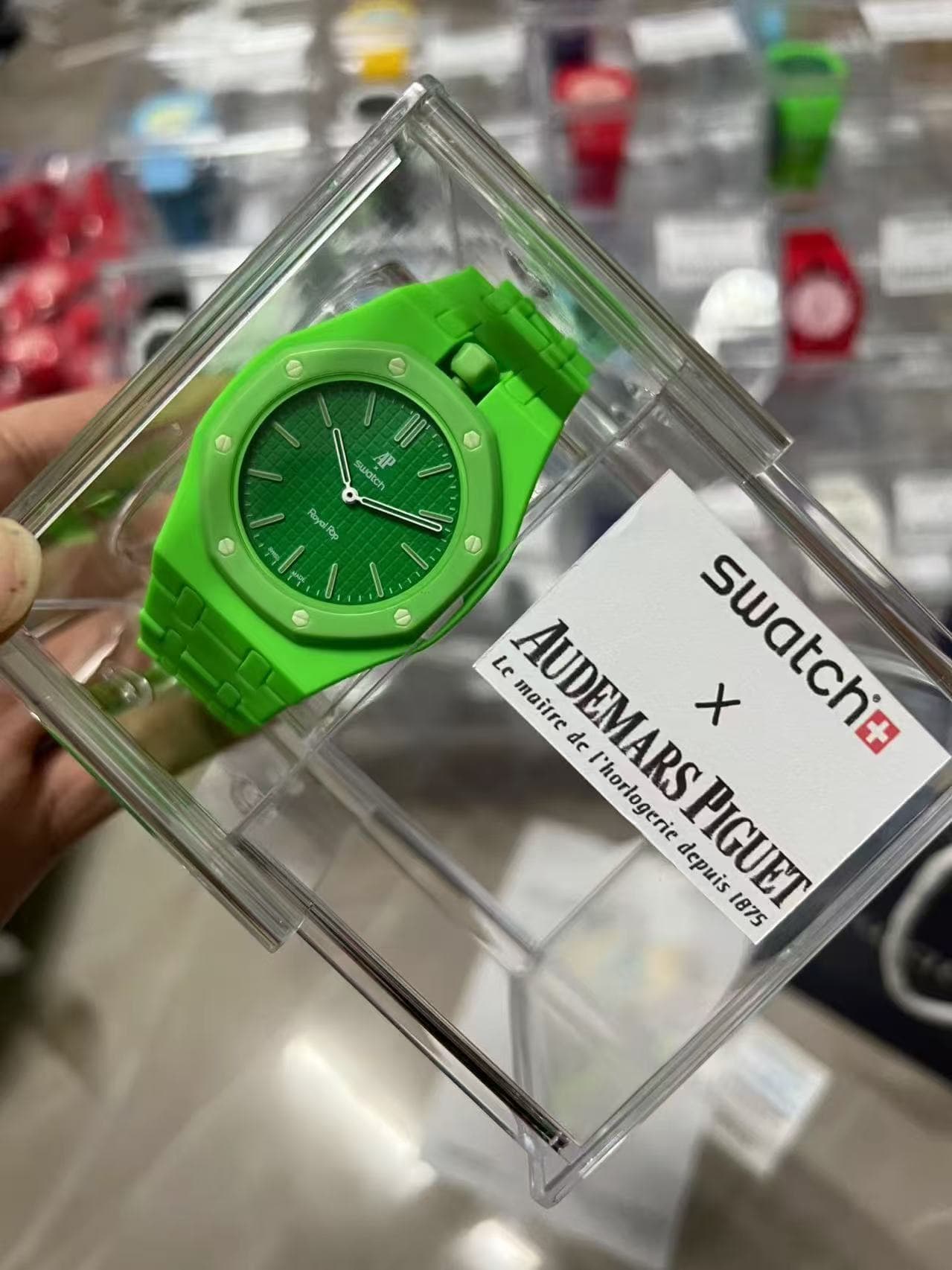 Montre homme AP Swatch en édition limitée, à mouvement quartz : un incontournable de la mode.