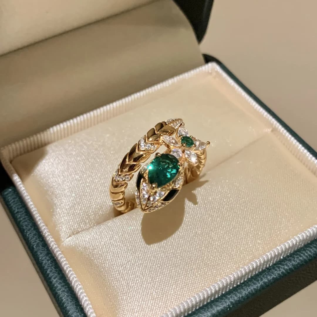 2025 Vintage Retro Style Emerald Snake Light Luxury High-end Sense Diamond-encrusted Wrapped Snake-shaped Adjustable Index