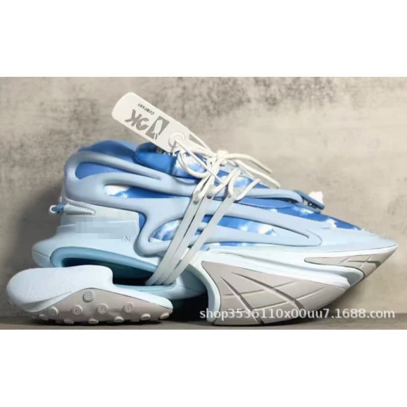 Chaussures de sport rehaussantes à semelles épaisses, inspirées de l'espace et inspirées des vaisseaux spatiaux.