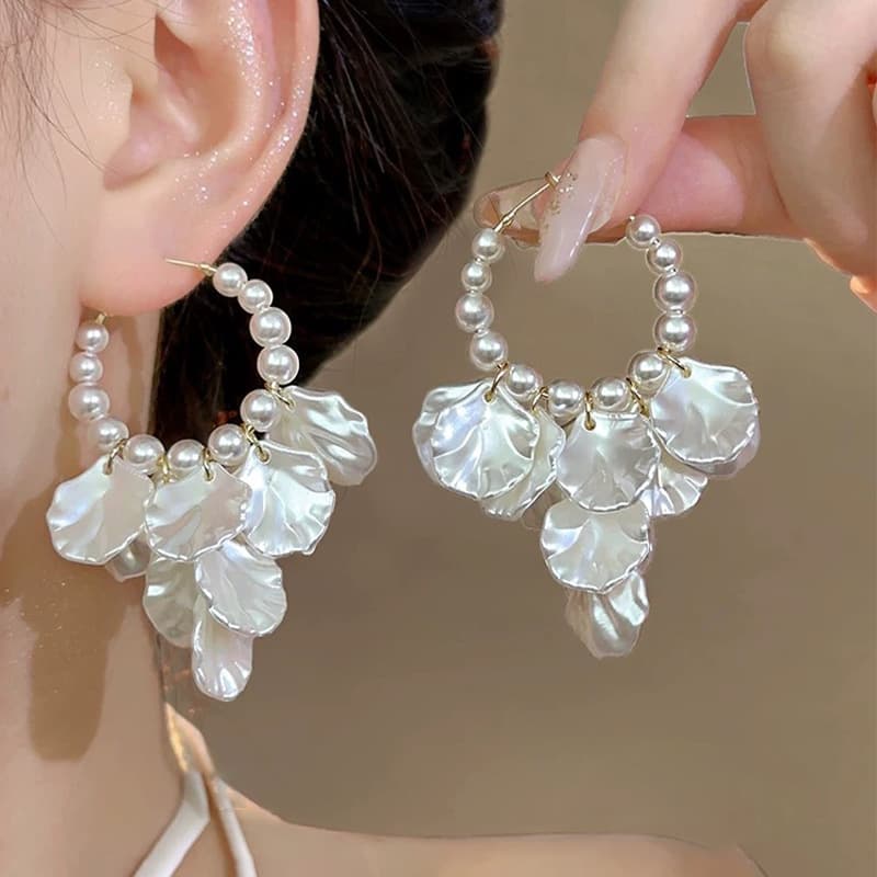 Unisex French Retro Pearl Petal Tassel Earrings High End Atmosphere Niche Design Earrings Fashionable And Stylish