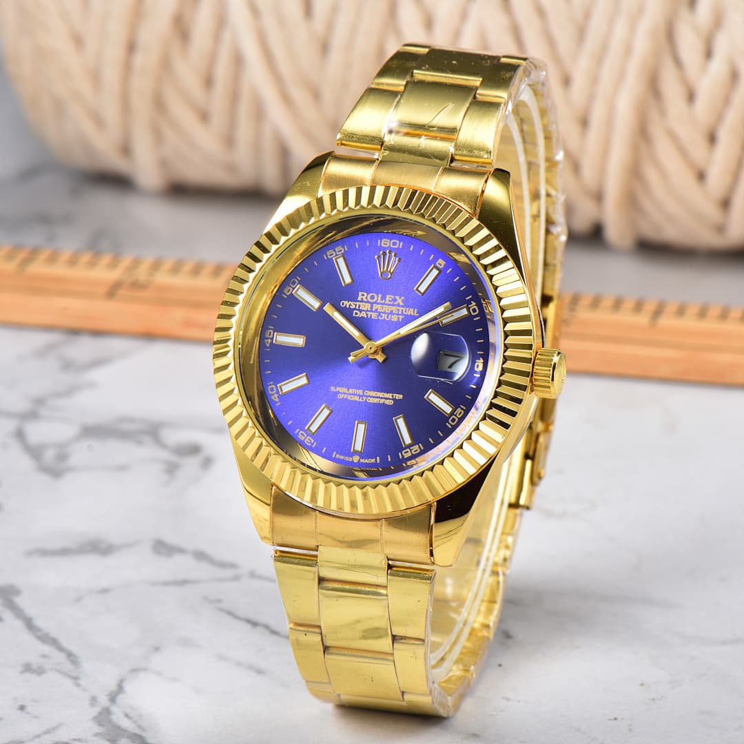 Montre de luxe Rolex pour homme sertie de diamants avec un élégant cadran rayé