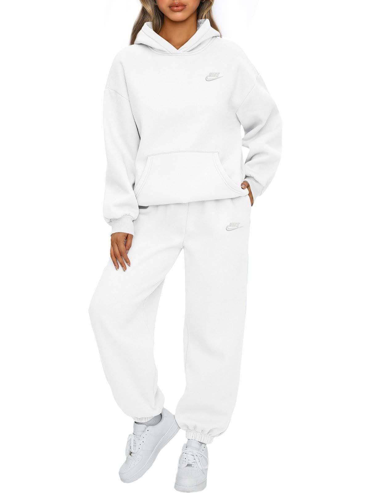 Ensemble Nike pour femme : sweat à capuche à manches longues et pantalon de jogging élastique, style décontracté avec poches. Parfait pour un lo