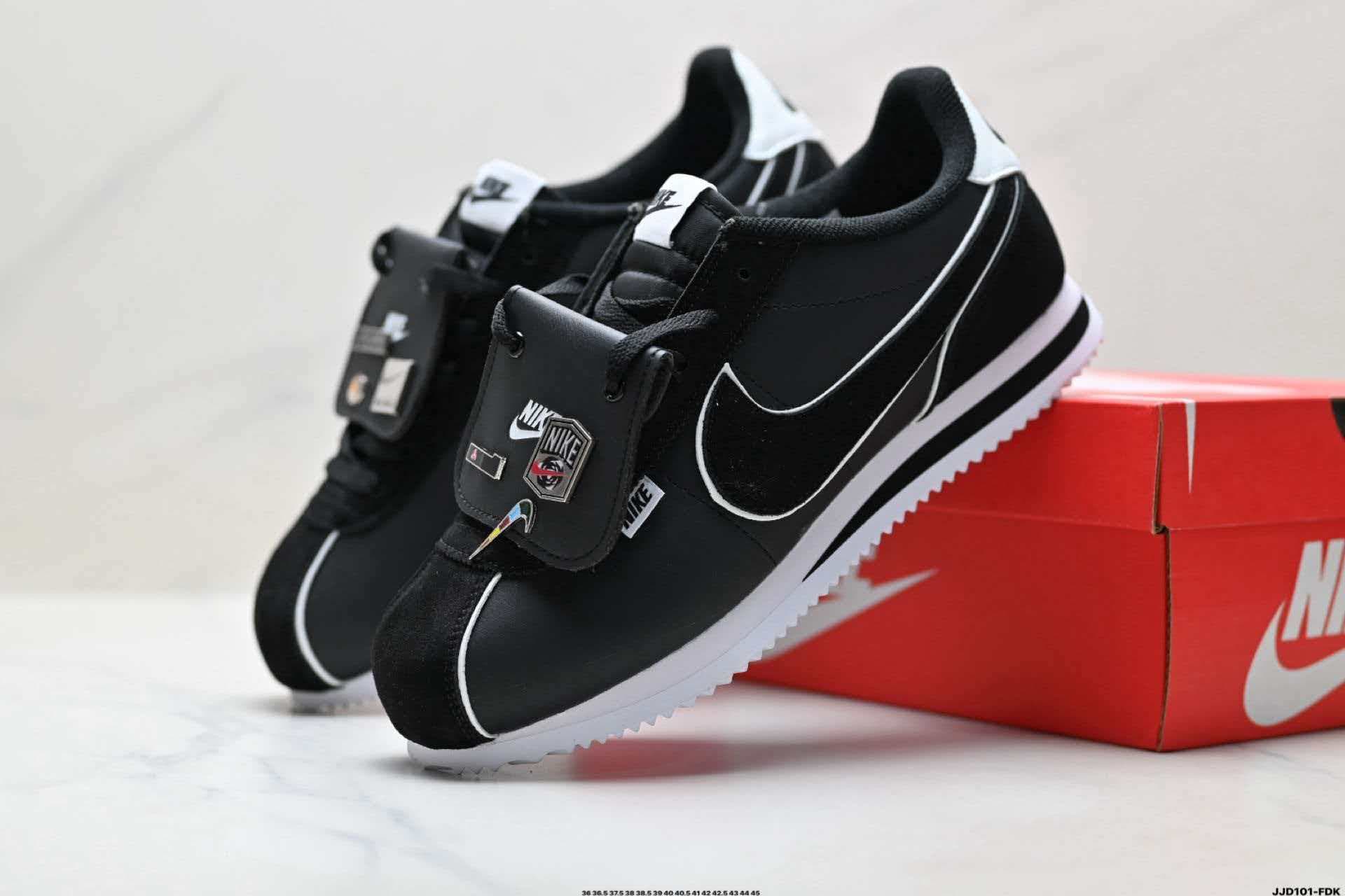 Nike Cortez Chaussures de course et de ville décontractées, tendance, confortables et rétro, à tige basse, pour hommes et femmes