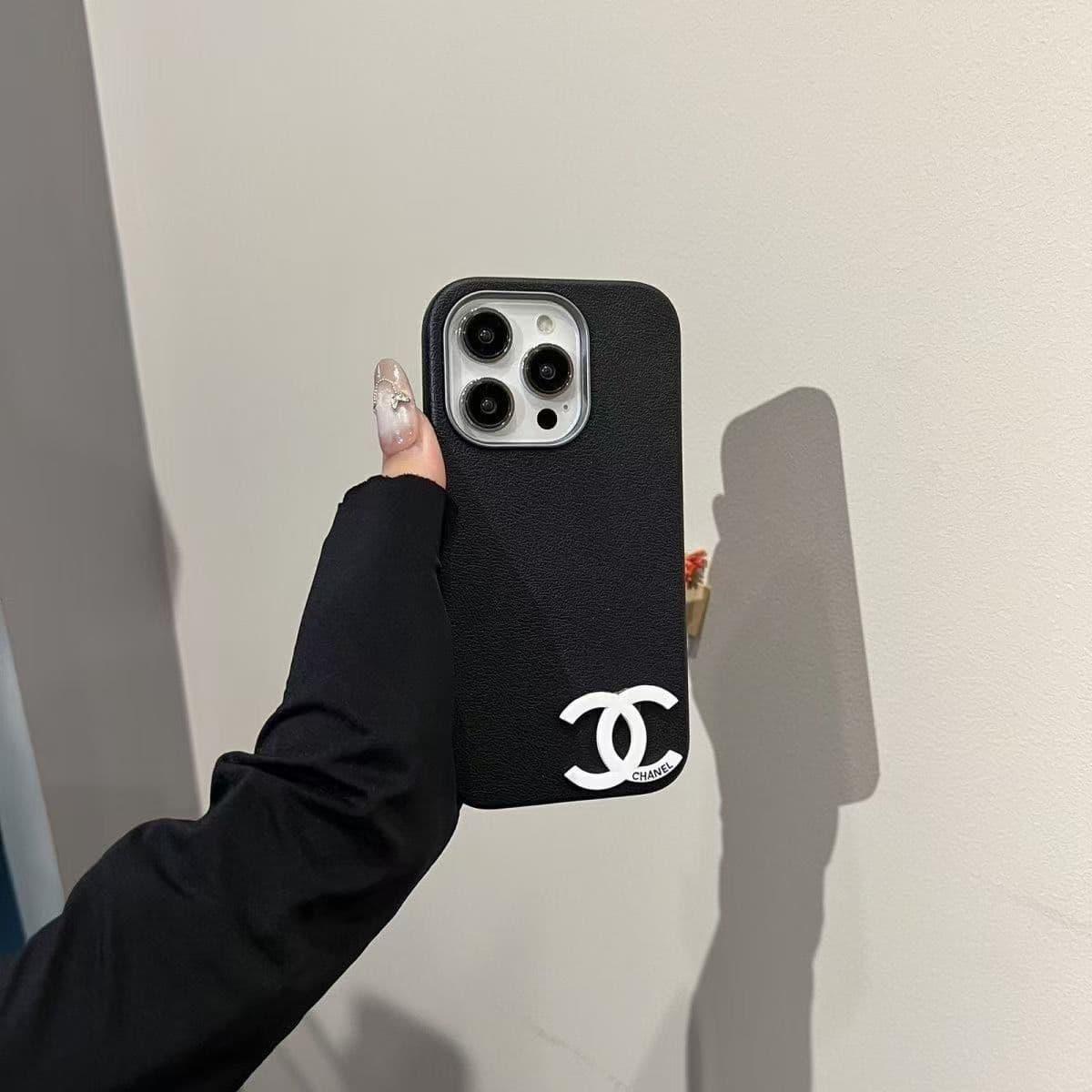 Coque de téléphone avec un design simple et élégant, compatible avec iPhone 16, iPhone 15/14, 13 et 12.