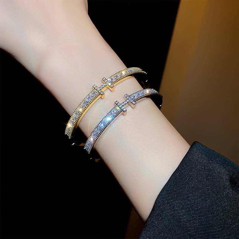 European And American Niche Super Shiny Zircon Letter Clasp High-end Elegant Bracelet Light Luxury Simple Style