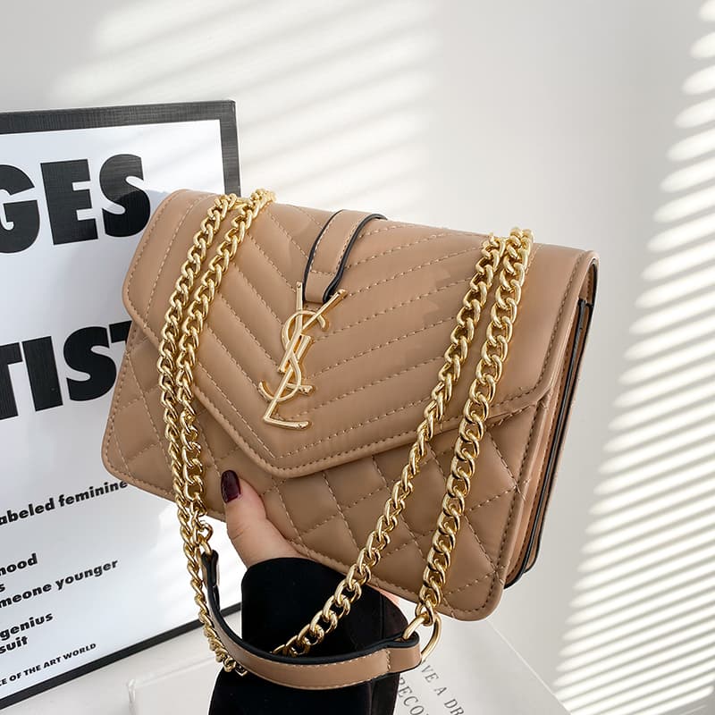 Sac bandoulière tendance et polyvalent French Niche Bag pour femme, collection été 2026. Grande capacité, texture haut de gamme.