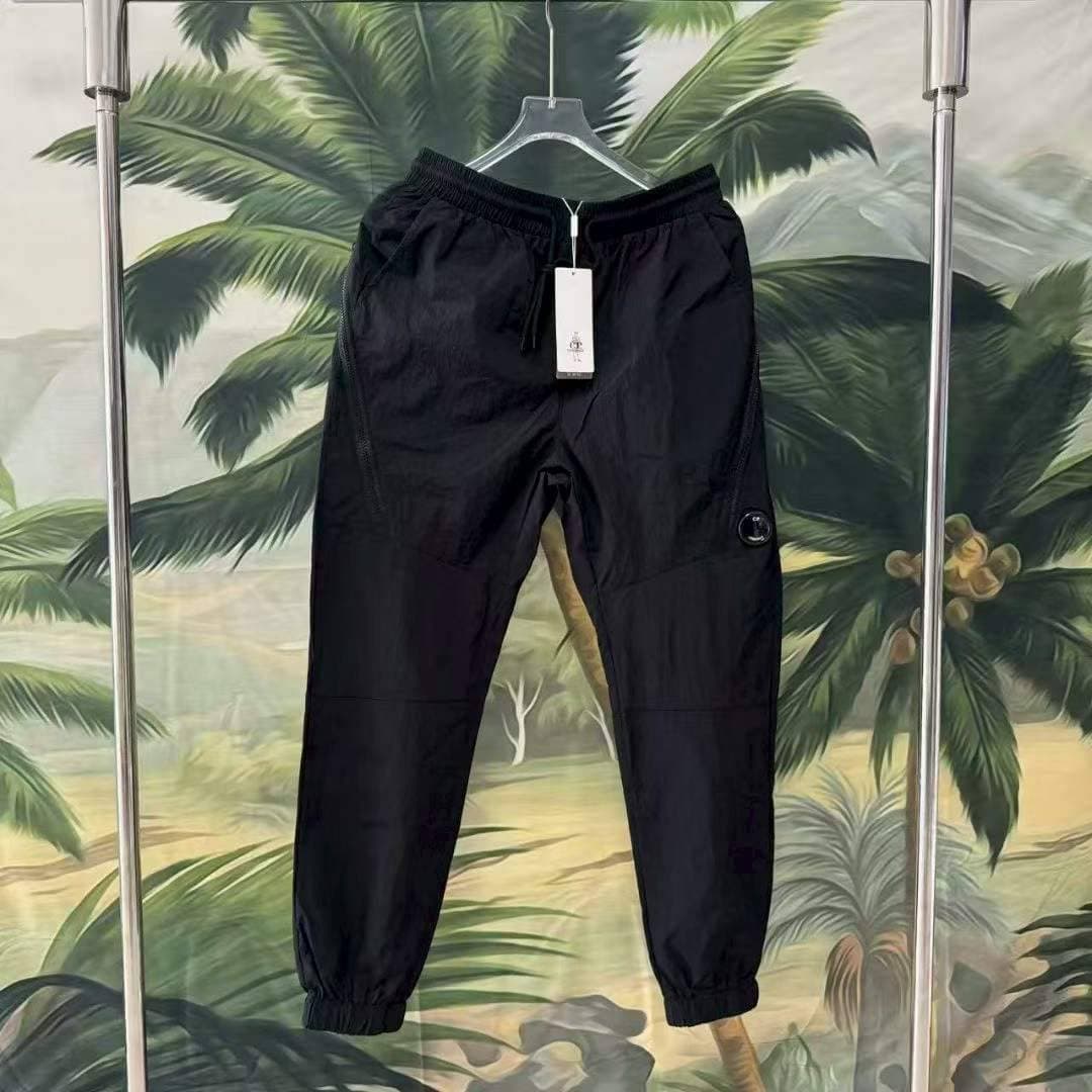 Pantalon de jogging pour homme C P Company Chrome-R Lens, en nylon léger à taille élastique et coupe fuselée.