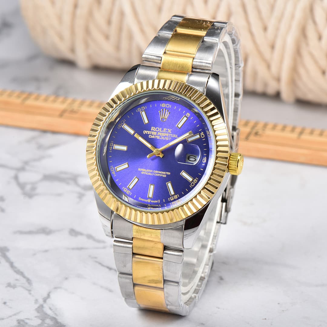 Montre de luxe Rolex pour homme sertie de diamants avec un élégant cadran rayé