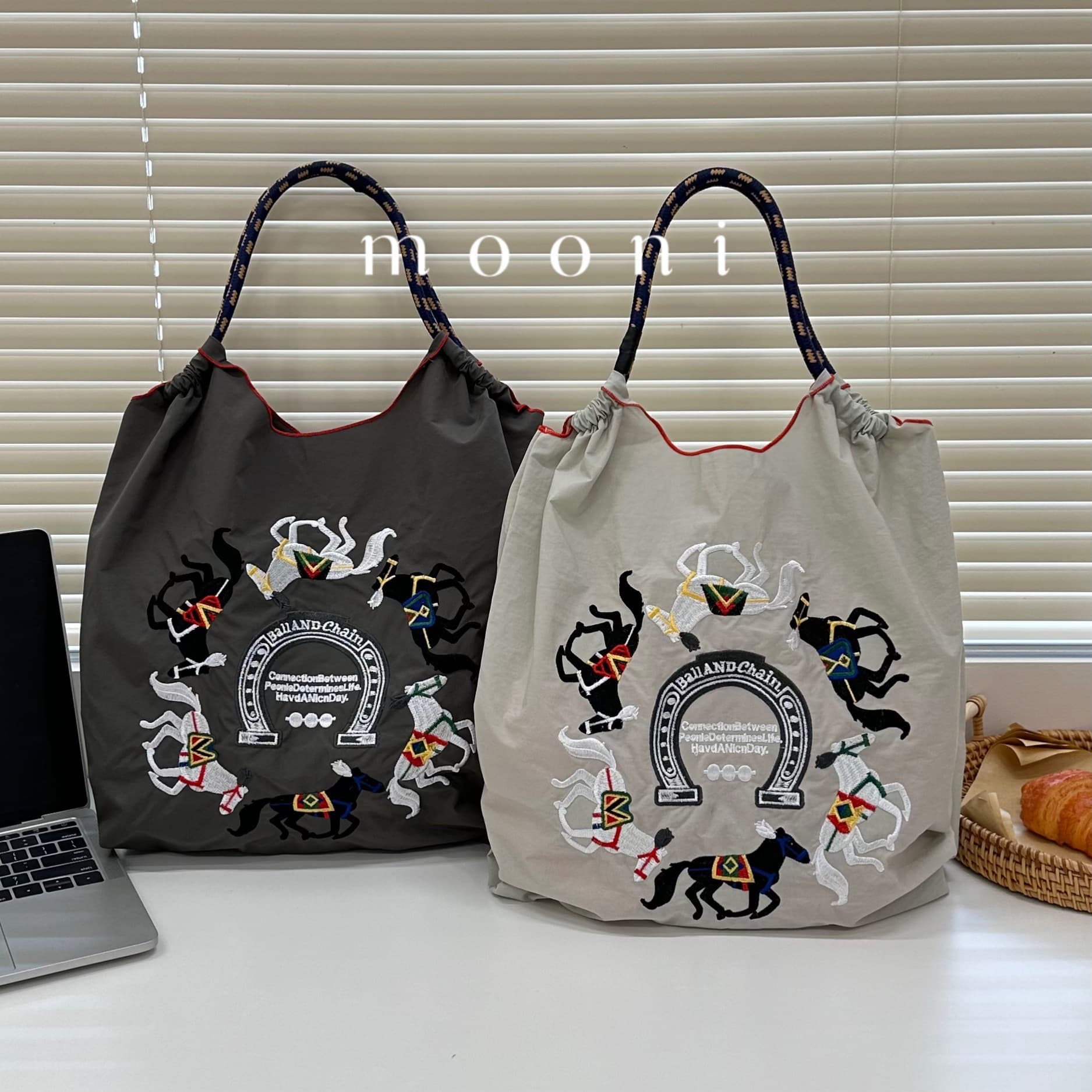 Shoulder Bag, New Summer Embroidered Shopping Bag, Fashionable Niche Large Capacity Crossbody Bag. Many Patterns Are Available.