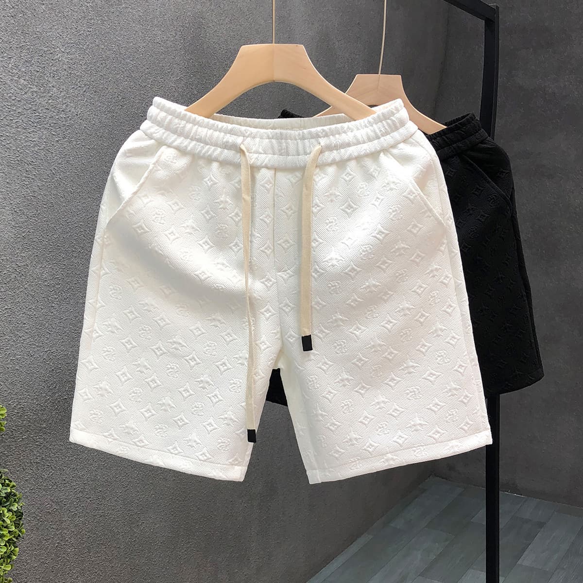 Light Luxury Style White Jacquard Shorts For Summer Fashion Brand Split 2024 New Men's Half Cut Pants