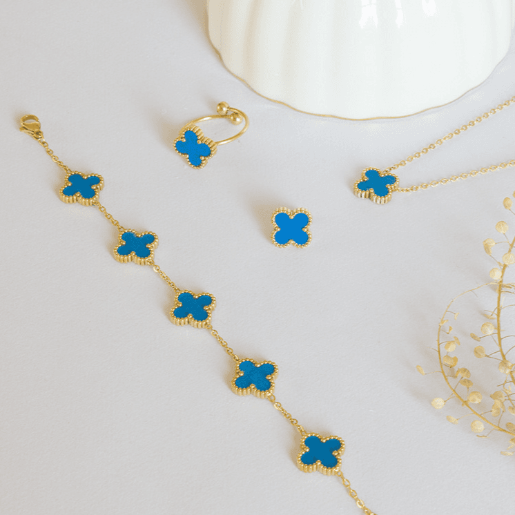 Ensemble de quatre boucles d'oreilles et collier en forme de trèfle à quatre feuilles, élégant et porte-bonheur, chaîne de clavicule dorée