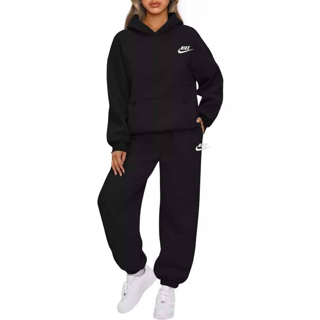 Ensemble Nike pour femme : sweat à capuche à manches longues et pantalon de jogging élastique, style décontracté avec poches. Parfait pour un lo