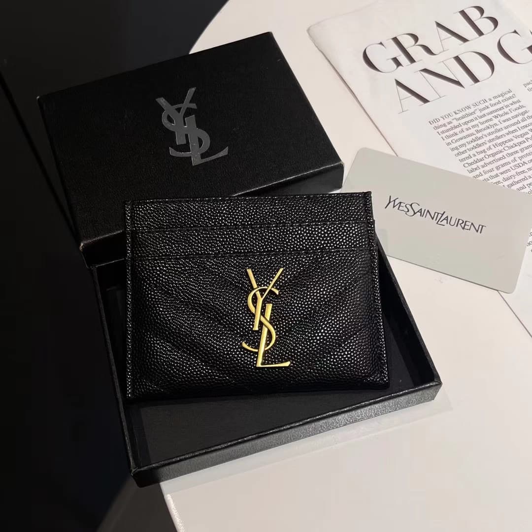 Le nouveau sac à cartes Caviar 2025 est de haute qualité et finement confectionné, ce qui le rend facile à transporter.