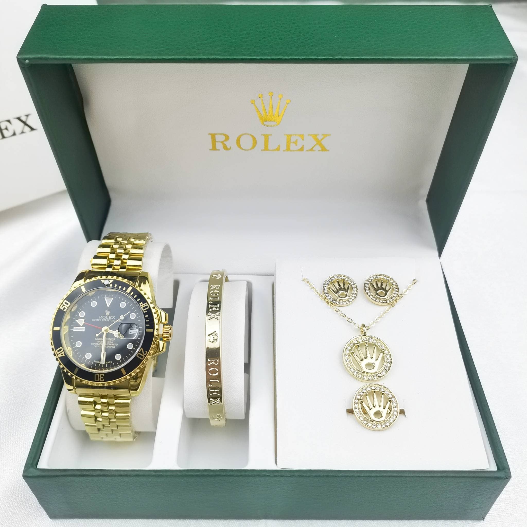 (Coffret cadeau et coffret 5 pièces inclus) Montre à quartz de style A GMT à 4 aiguilles avec cadran et bracelet en acier inoxydable de marque AAA