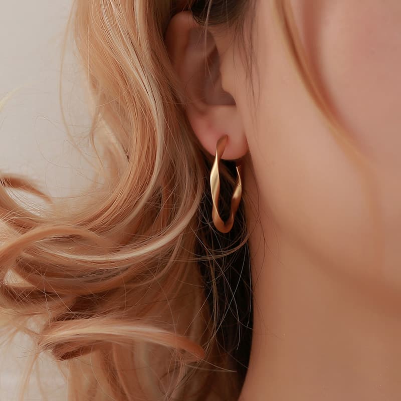hot selling earrings new creative simple geometric twisted earrings retro personality matte earrings