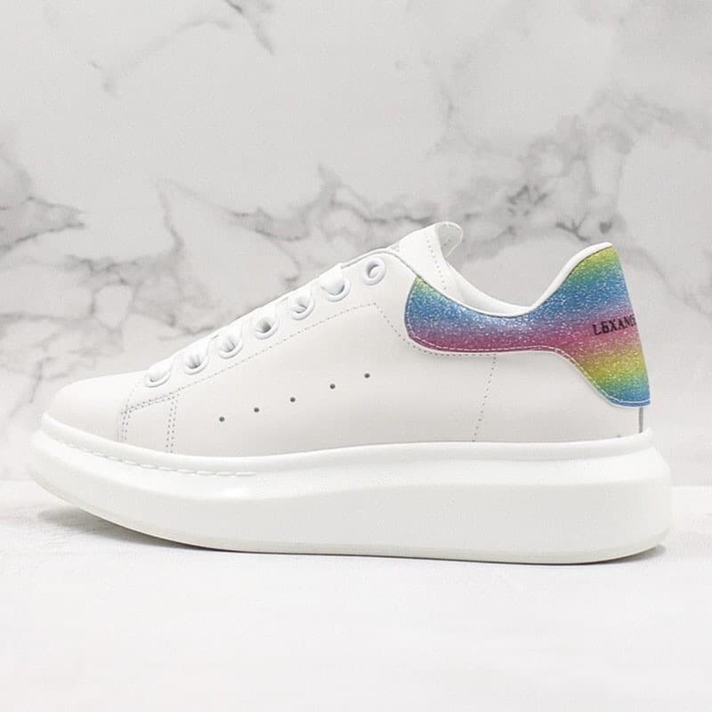 Chaussures blanches Mc Queen en cuir de vachette de haute qualité pour femmes 2023, nouvelles chaussures de sport décontractées à semelle épaiss