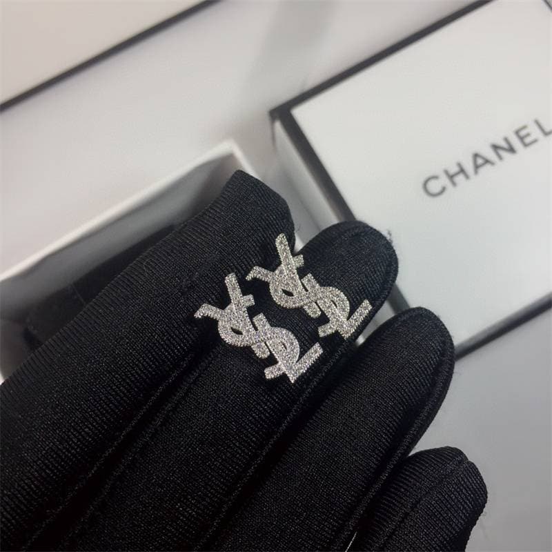 Boucles d'oreilles Yang Shulin en argent, ornées de diamants, style aiguille, élégantes et raffinées.