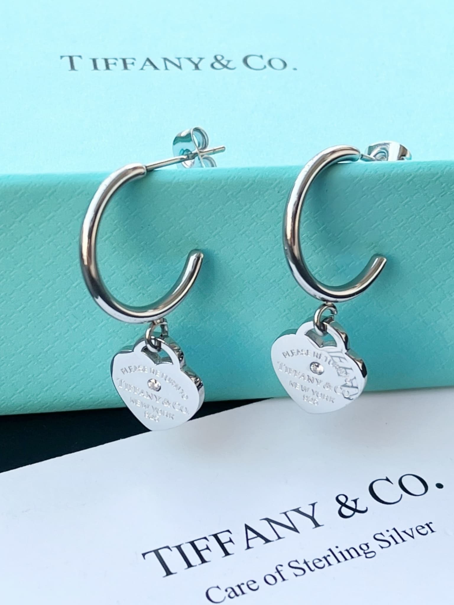 Collier pendentif en argent sterling Tiffany, un bijou intemporel au quotidien, fabriqué avec un savoir-faire durable pour les femmes modernes.