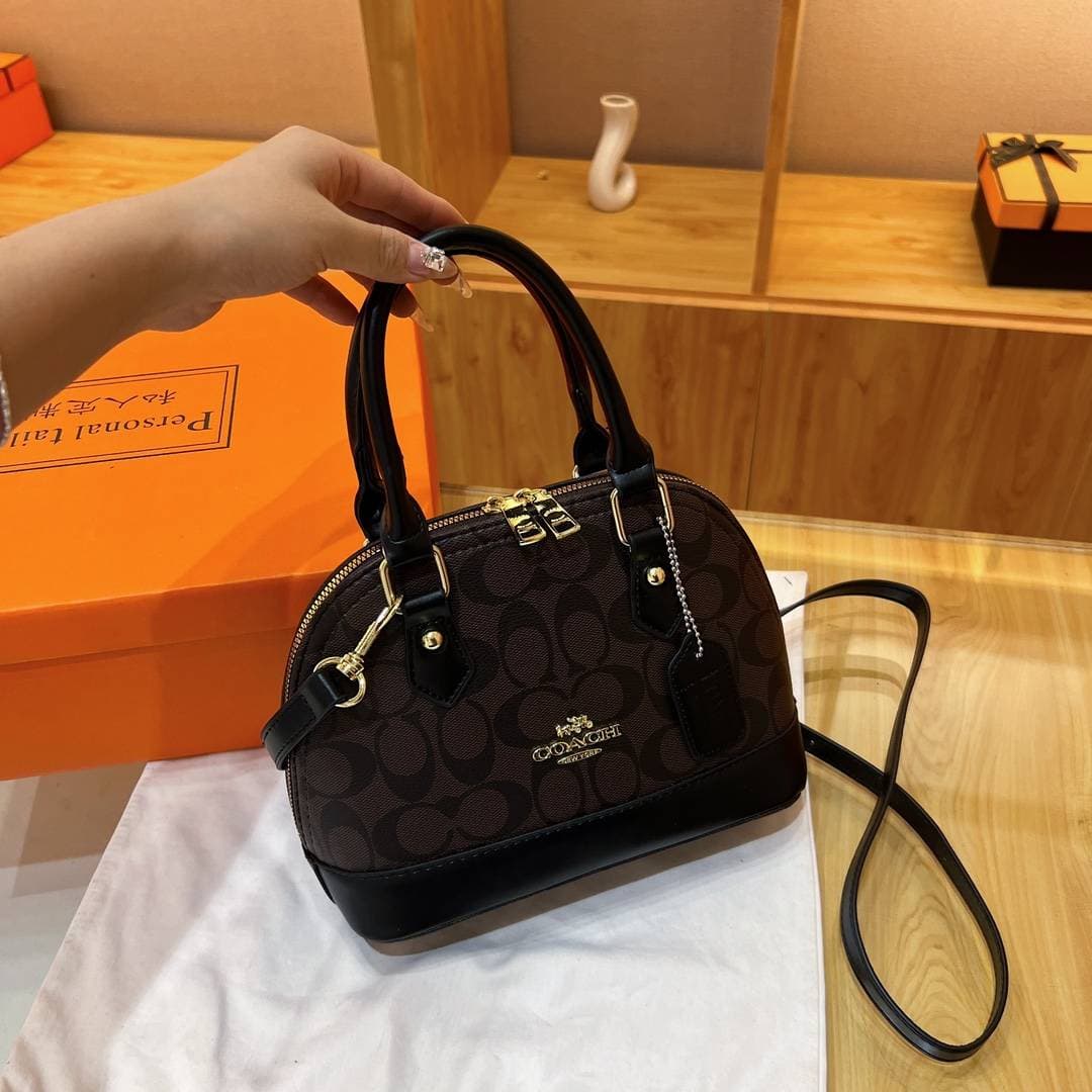 Sac à bandoulière simple pour femme 2024 Nouveau style Tendance de la personnalité Texture de haute qualité Sac à main classique Sac à bandouli
