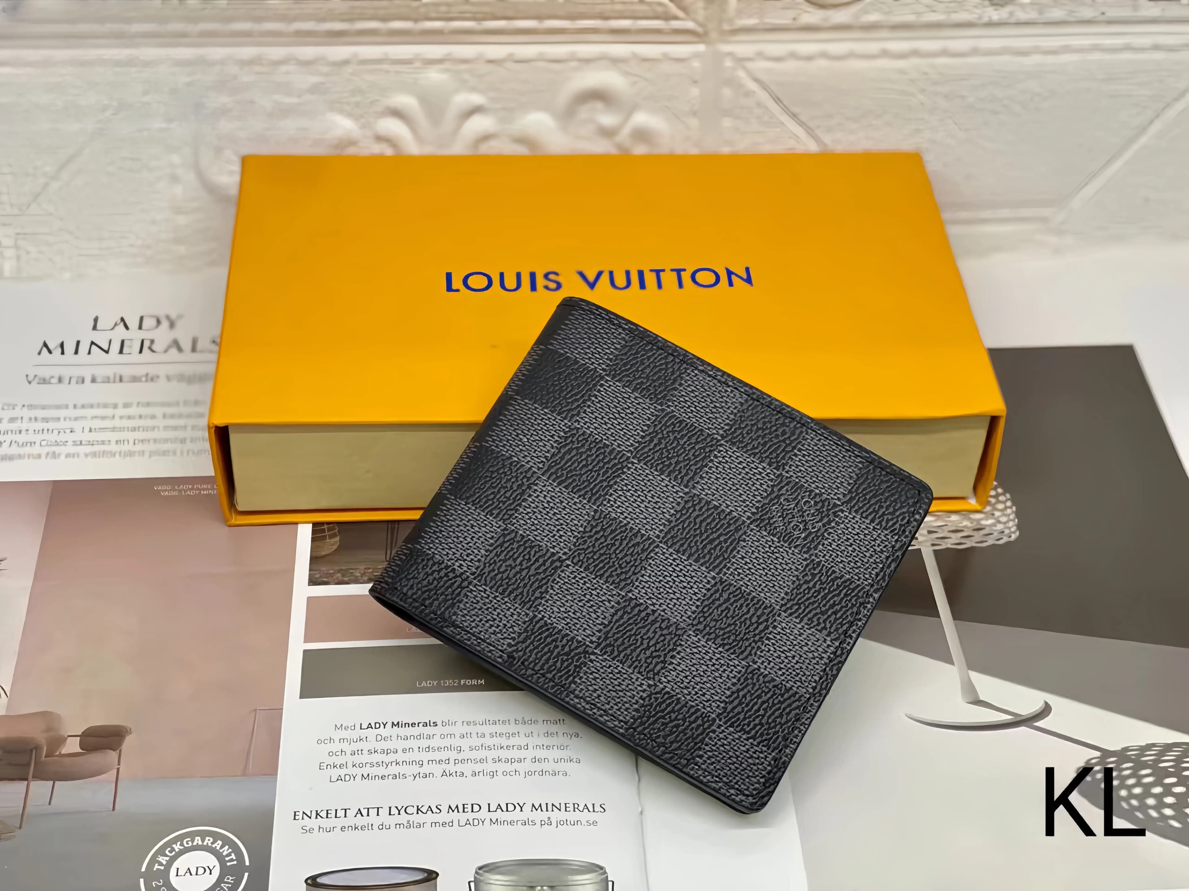 Portefeuille homme de différentes couleurs : court, double pli, plusieurs emplacements pour cartes
