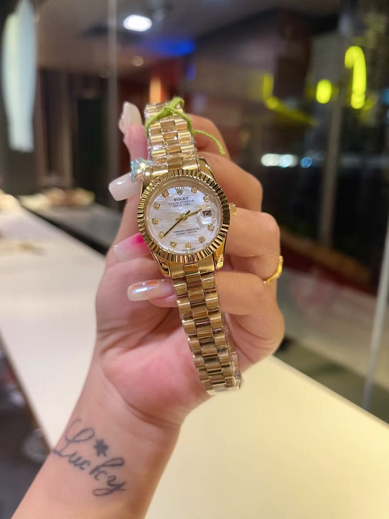 Montre femme 28 mm, édition limitée, verre saphir AAA, style noble et élégant, bracelet en acier massif 316, quartz, cadeau d'anniversaire.