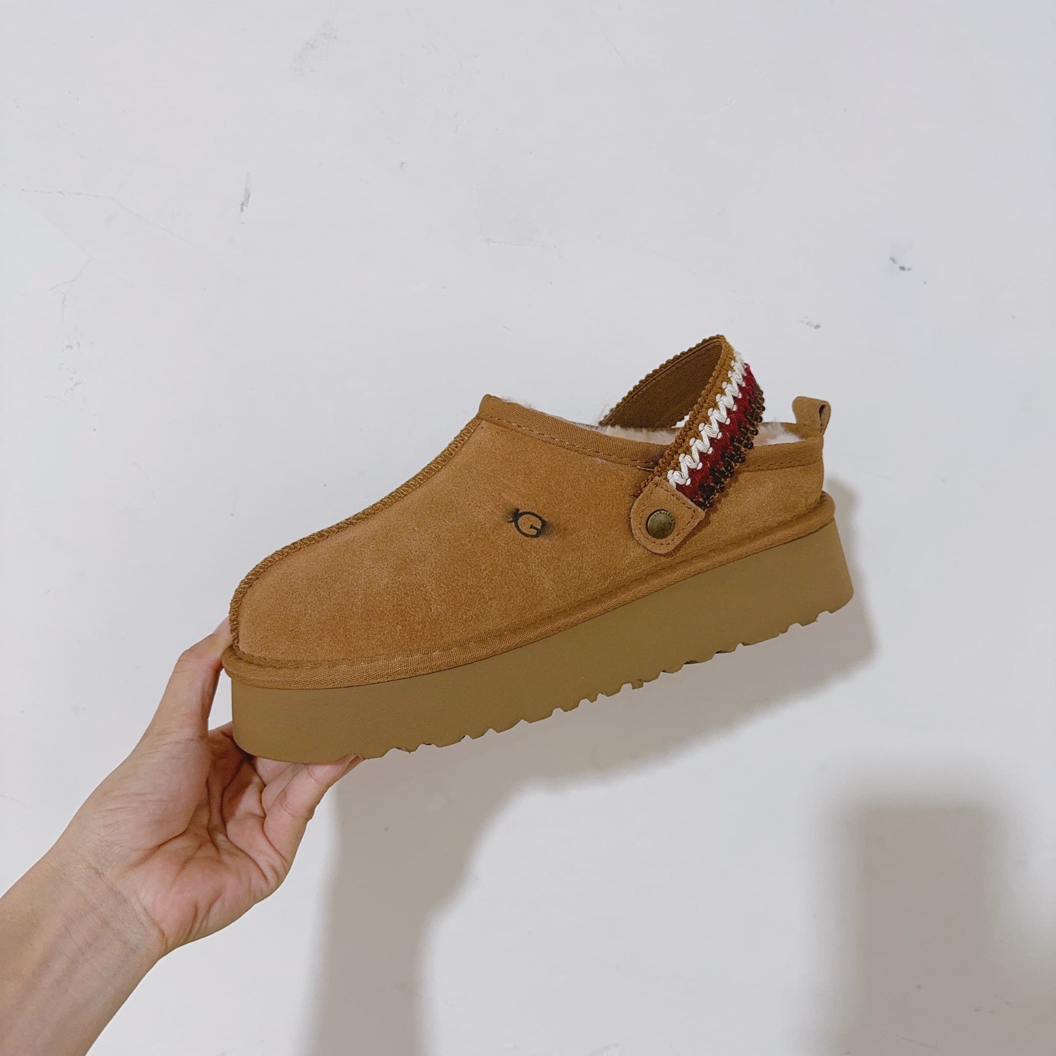 Bottes d'hiver à lacets pour femmes de marque 2025, légères et chaudes – Parfaites pour l'extérieur.