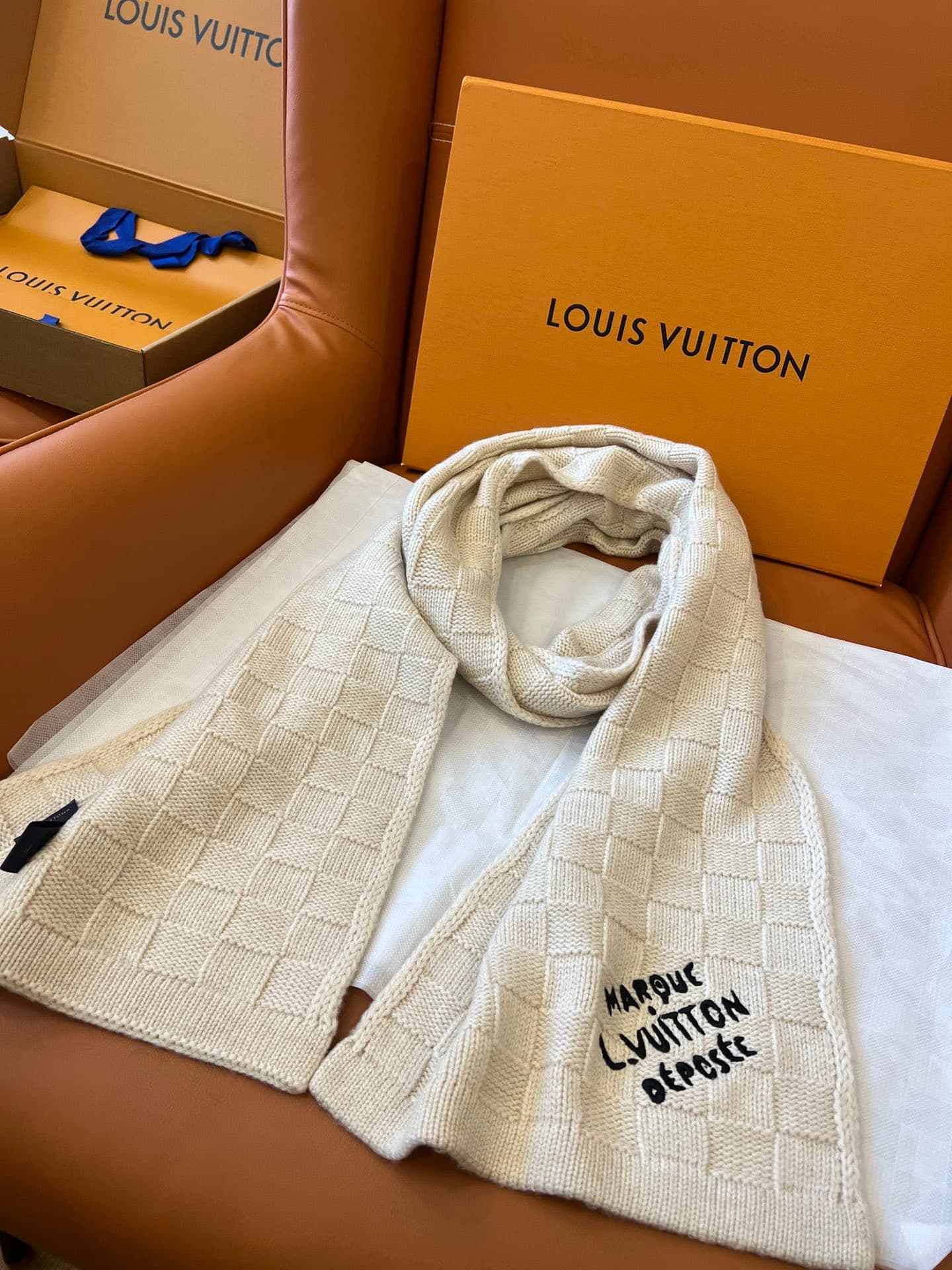 55 Louis Vuitton LV, Écharpe haut de gamme pour homme ! Prix correspondant uniquement au coût des matières premières. Écharpe douce en cachemir