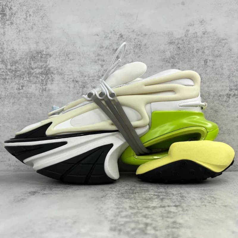 Chaussures de sport rehaussantes à semelles épaisses, inspirées de l'espace et inspirées des vaisseaux spatiaux.