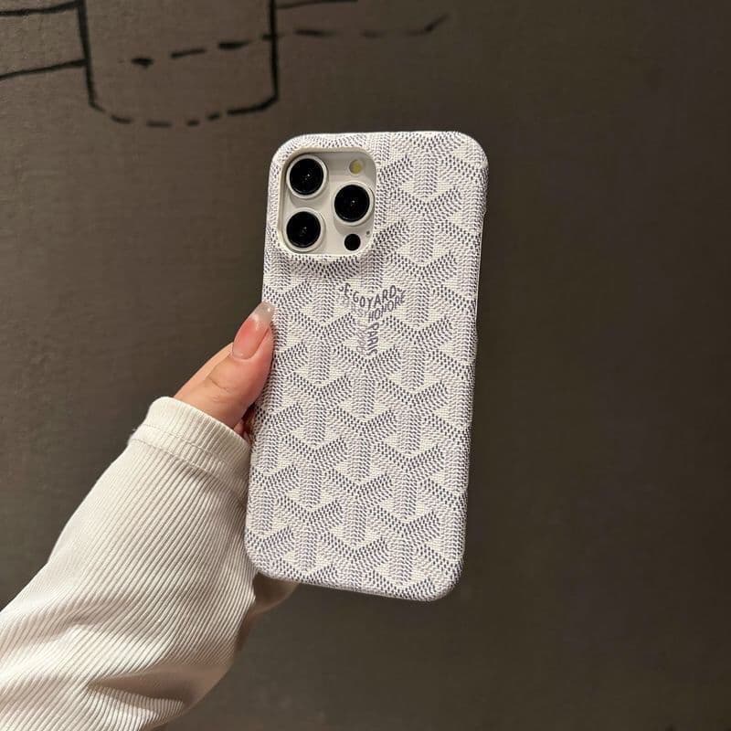 Coque premium Goyard pour iPhone 16 Pro Max, design géométrique avec finition texturée, protection durable pour iPhone 15/14/13/12, élégante et