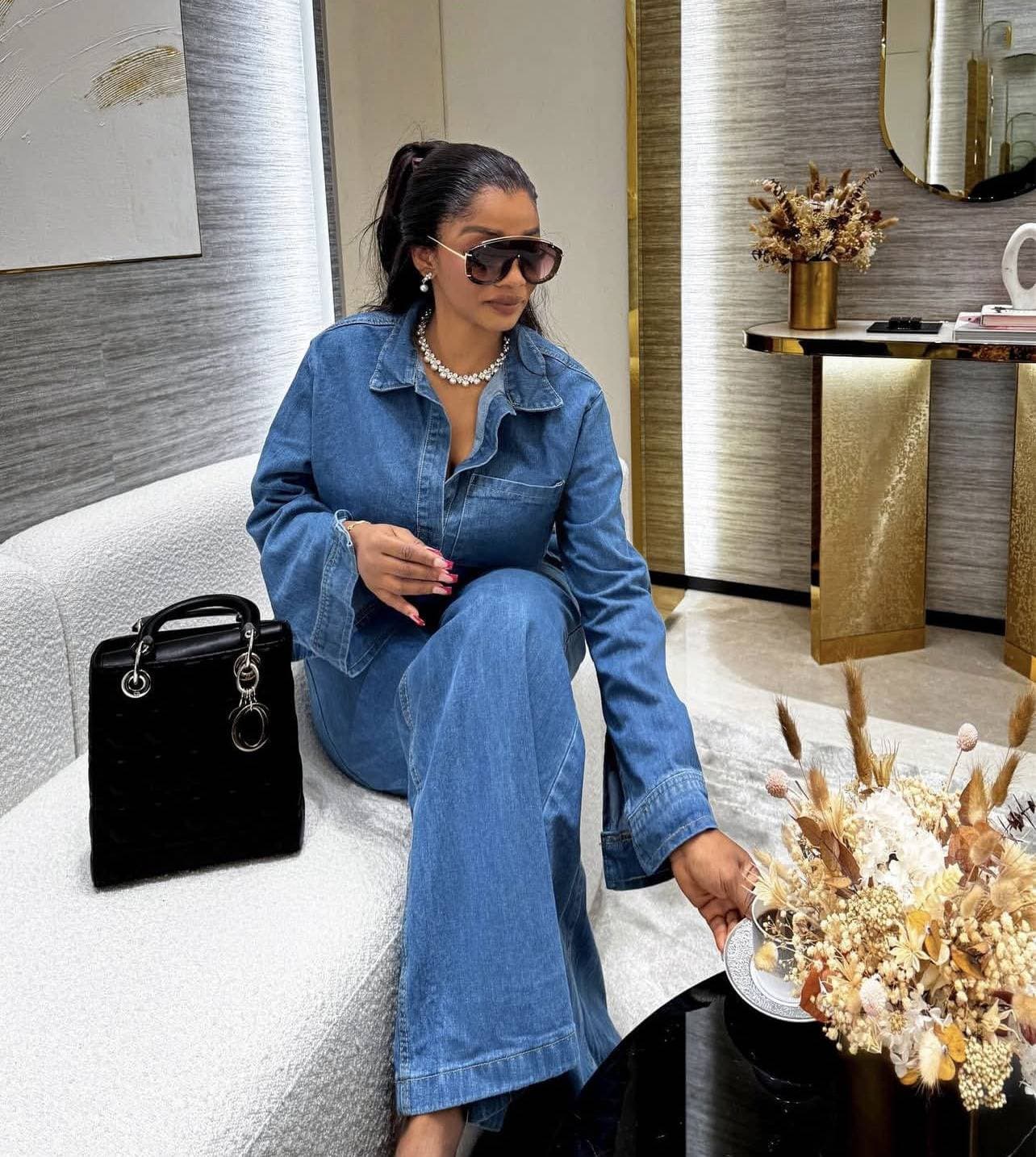 K New Women's Denim Suit With Long Sleeves, Collar And Pockets On The Top; Belted Straight-leg Trousers In Two Pieces.