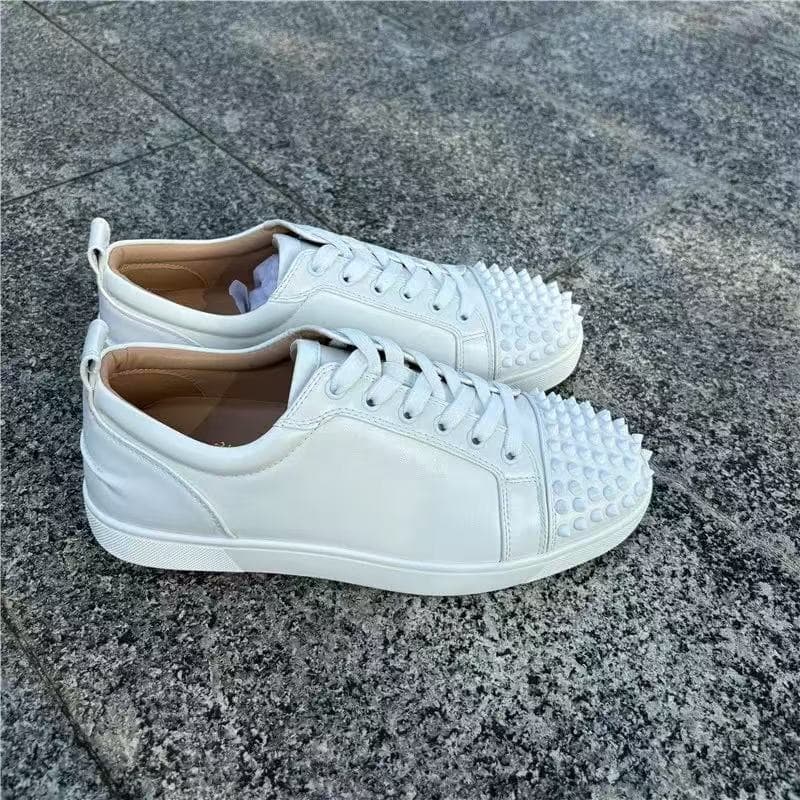 Chaussures pour hommes, ballerines brodées, semelle rouge, baskets tendance et décontractées à clous, blanches, en toile respirante, à lacets