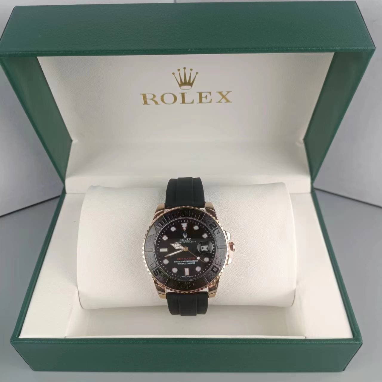 Montre de luxe suisse à cadran tendance, bracelet en silicone au design créatif et mouvement à quartz