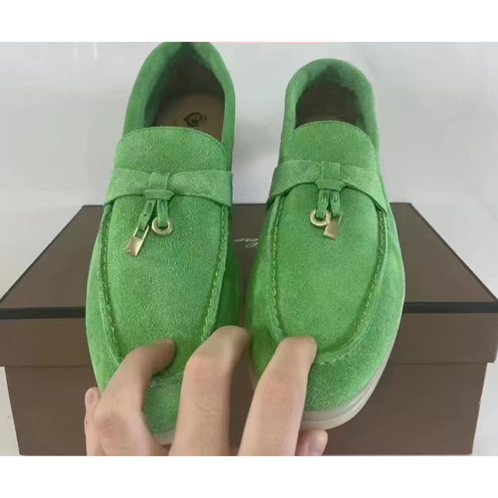 Mocassins assortis haut de gamme en cuir de vache LP avec pendentif à pompon et semelle plate à surface souple
