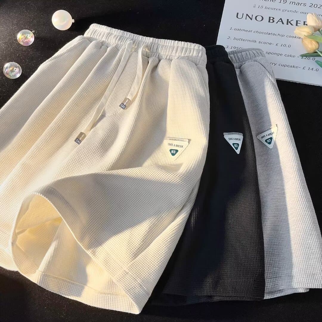 Short cargo décontracté à 5 poches pour hommes et adolescents, coupe ample et gaufrée, en polyester respirant, style streetwear, plusieurs couleurs (noir, beige).