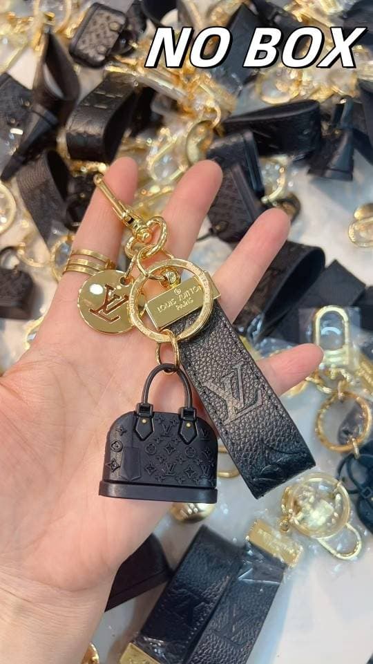 Porte-clés de sac coquillage tendance pour senior, polyvalent et exquis, pendentif de sac en cuir à fleurs anciennes pour voiture