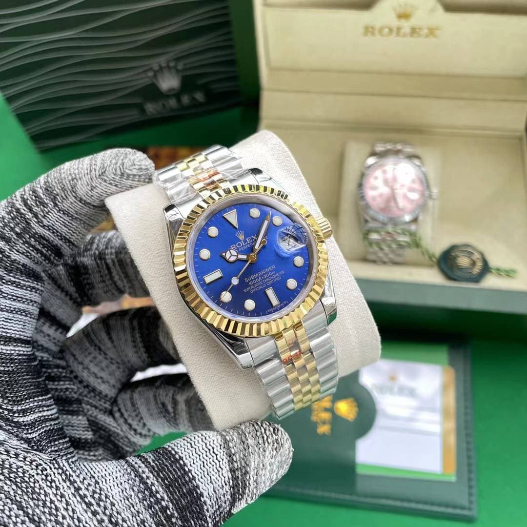 Montre de luxe suisse à quartz avec cadran au design tendance et bracelet en acier inoxydable