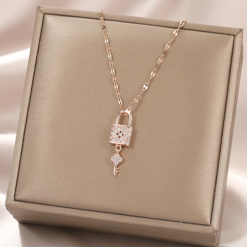 Fashion Exquisite Key and Lock Pendant Necklace for Women Luxury Zircon Key Jewelry Elegant Ladies Accessories Gifts