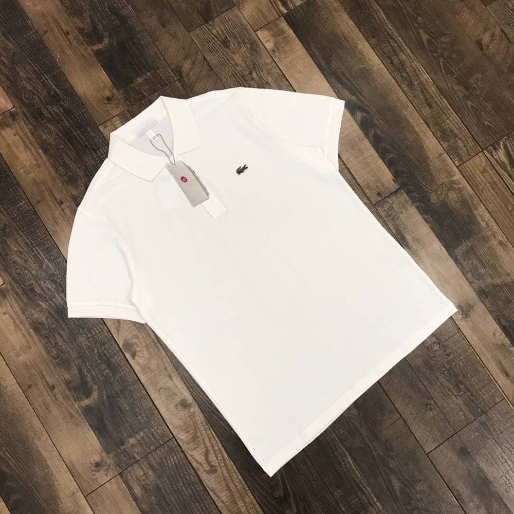 Polo à manches courtes pour homme de marque de haute qualité. Le tissu est confortable et respirant. La finition est parfaite. Il est recommandé