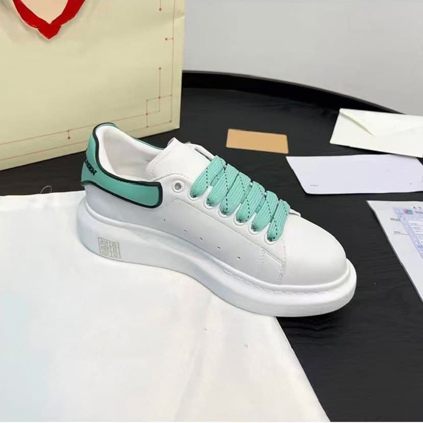 Baskets blanches à queue époxy pour l'été, chaussures de skate unisexes polyvalentes et non jaunissantes, avec graffiti 3D